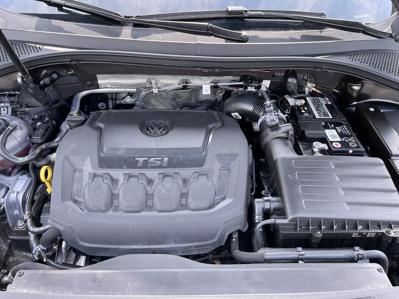 Certified Used 2022 Platinum Grey Met Volkswagen Comfortline R-Line Black Edition image 30