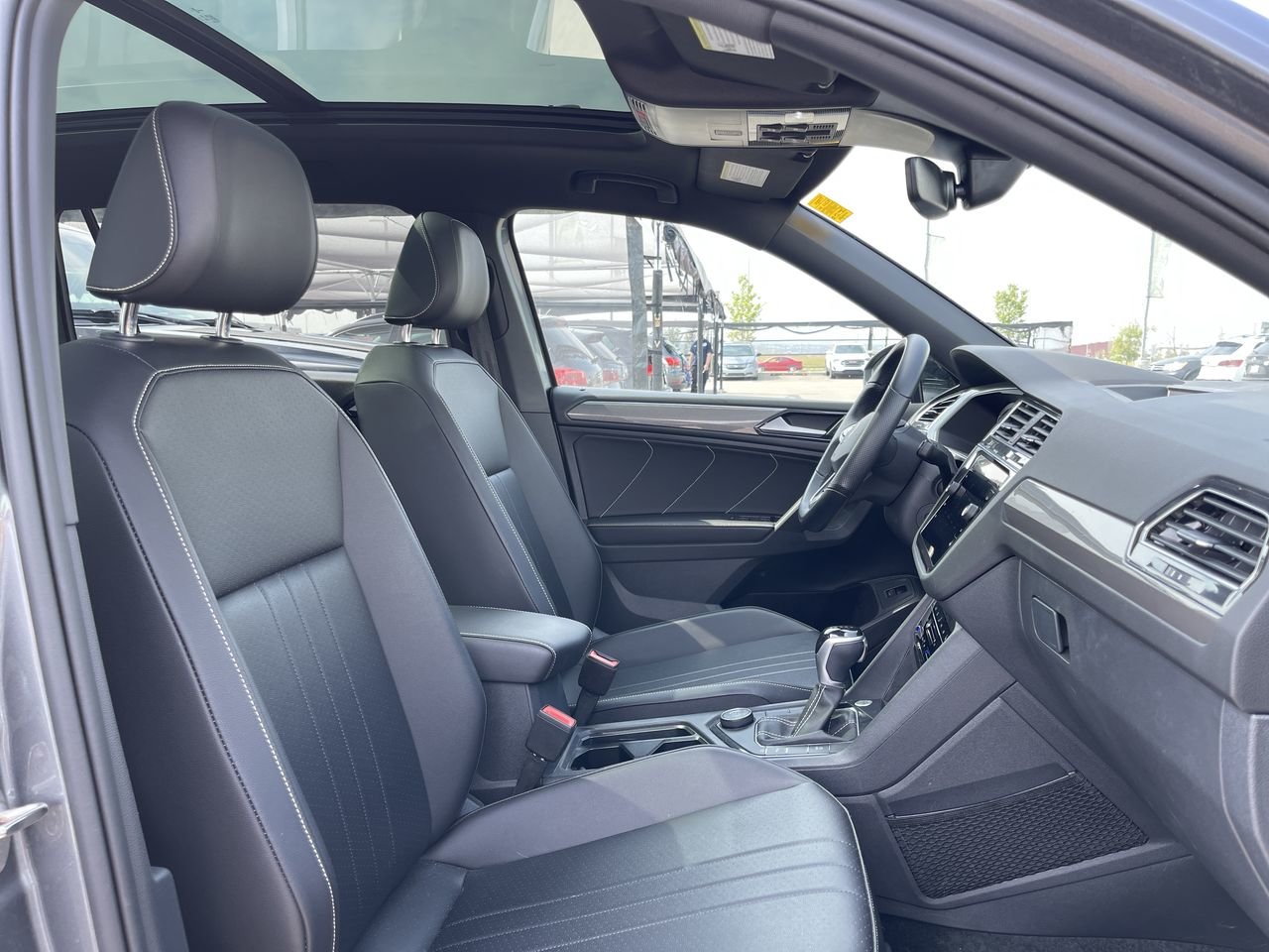 Certified Used 2022 Platinum Grey Met Volkswagen Comfortline R-Line Black Edition image 29