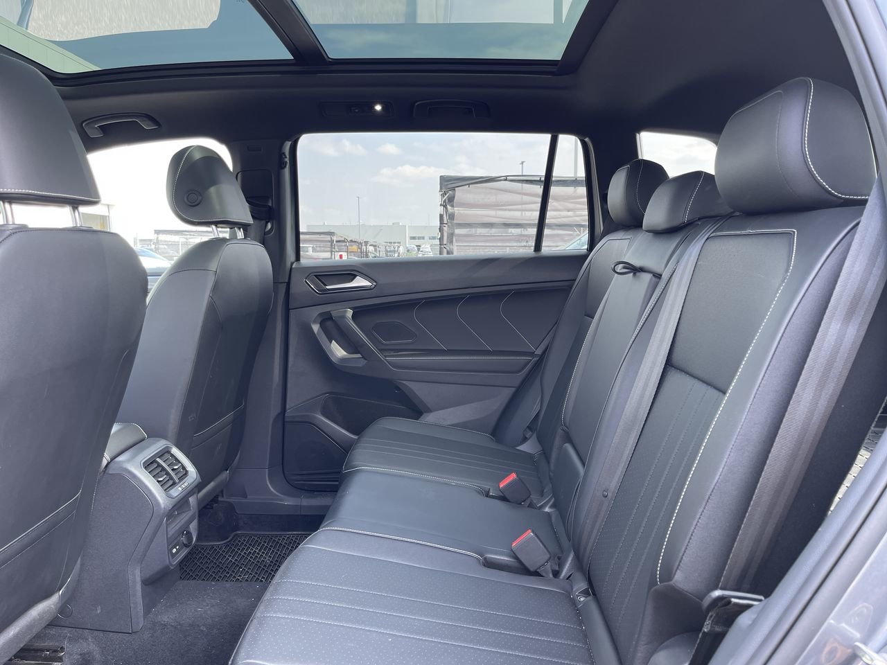 Certified Used 2022 Platinum Grey Met Volkswagen Comfortline R-Line Black Edition image 28