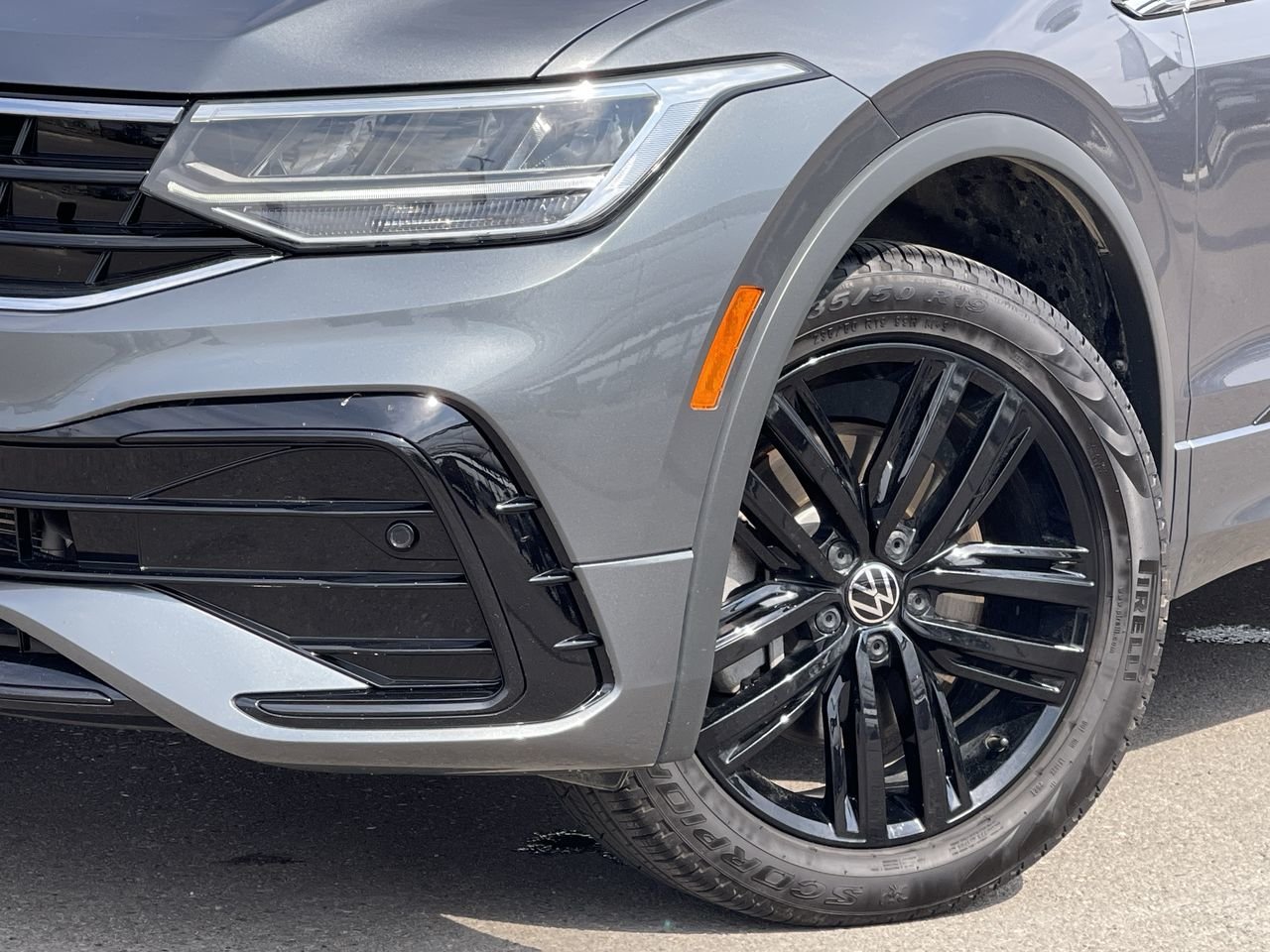 Certified Used 2022 Platinum Grey Met Volkswagen Comfortline R-Line Black Edition image 18