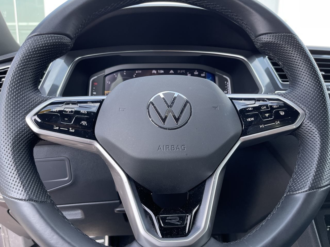 Certified Used 2022 Platinum Grey Met Volkswagen Comfortline R-Line Black Edition image 21