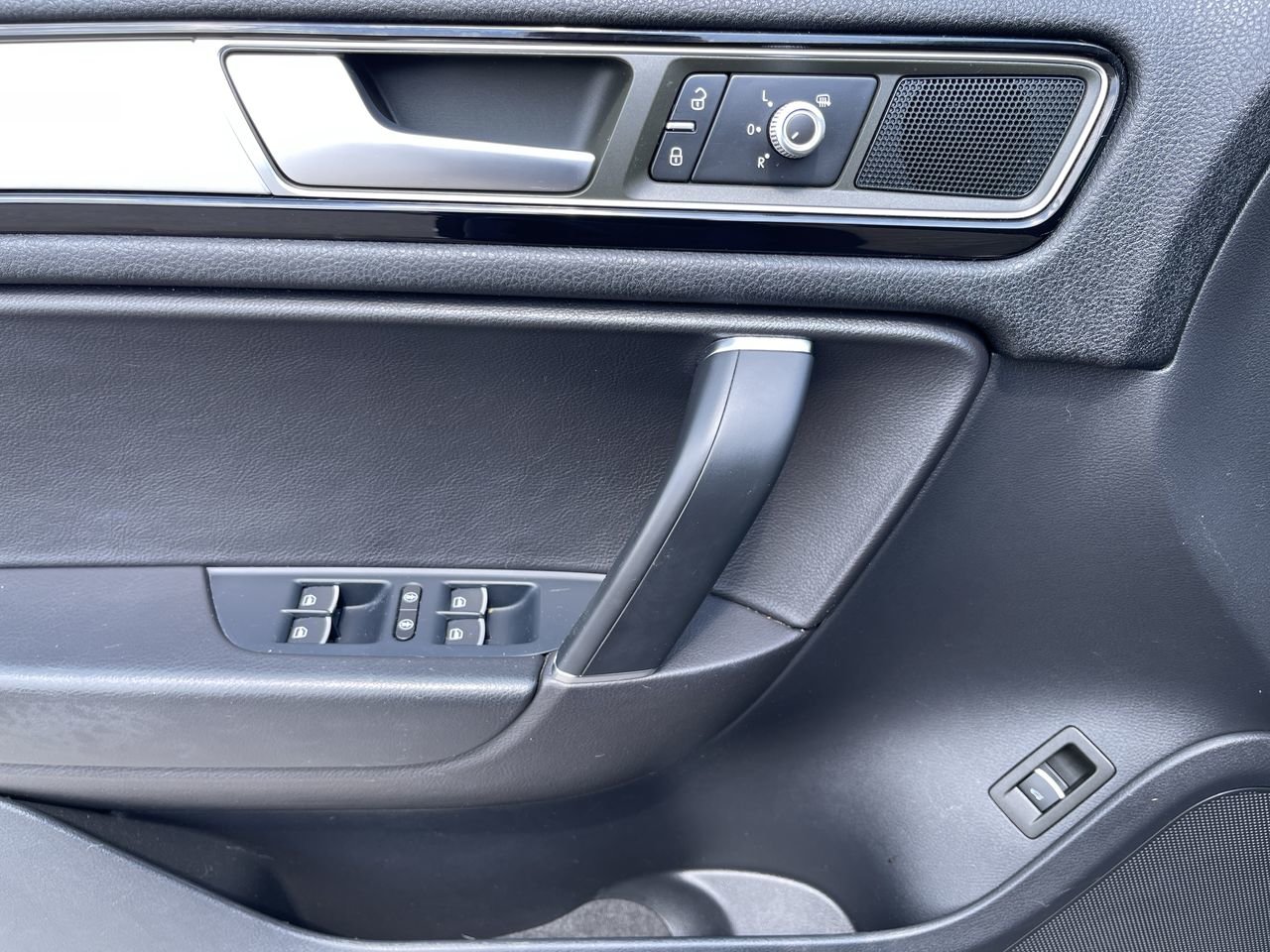Used 2015 Dark Flint Met Volkswagen Sportline image 21