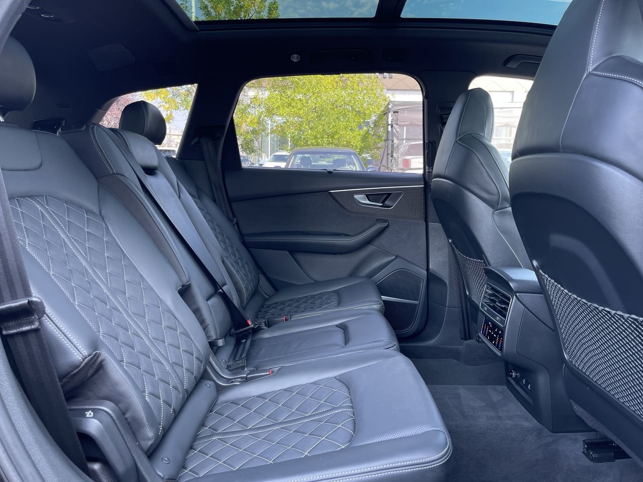 Used 2023  Audi 4.0T quattro 8sp Tiptronic, 7 Passenger image 31