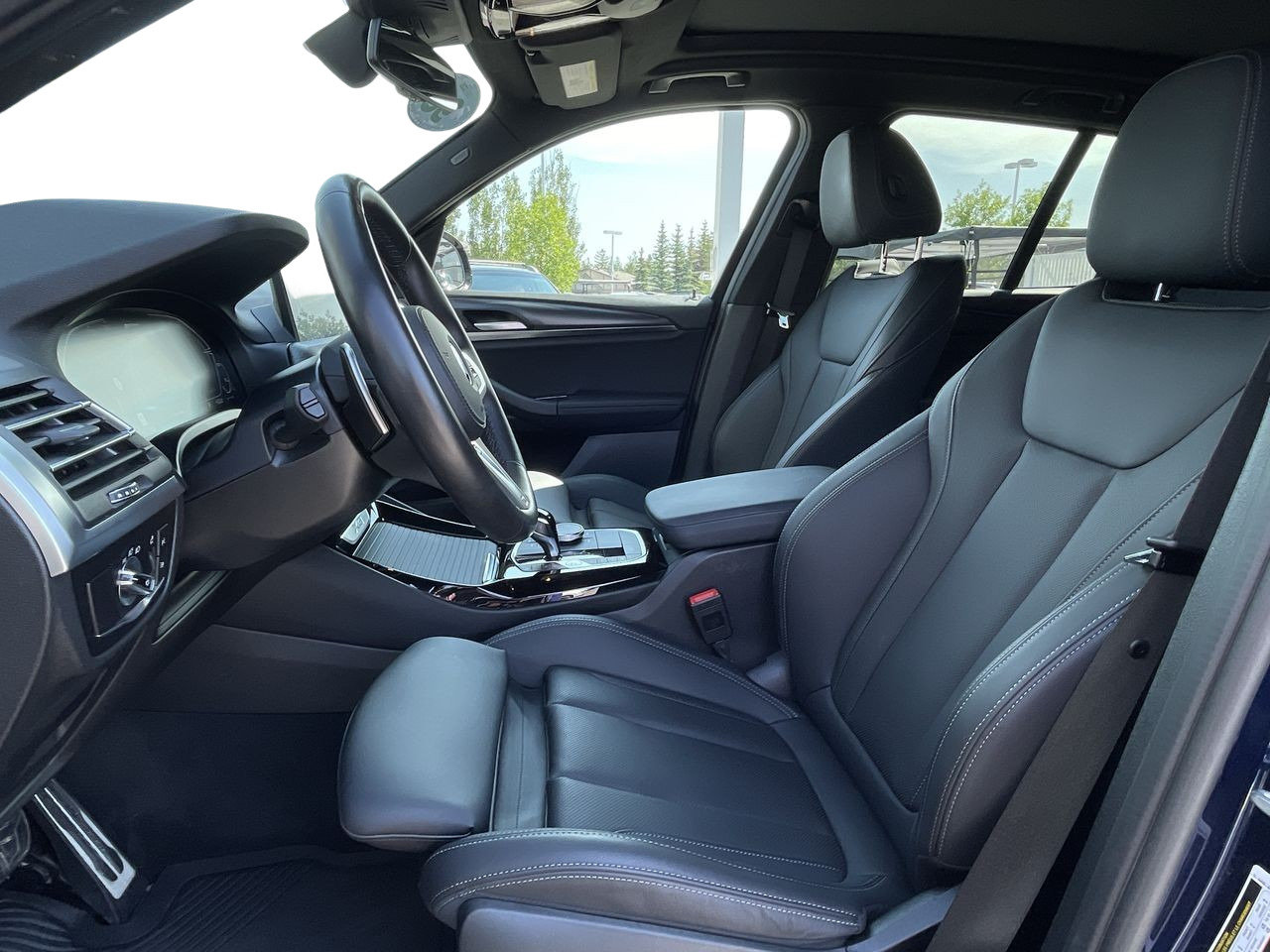 Used 2022  BMW XDrive30 Electric, MSport Package image 17