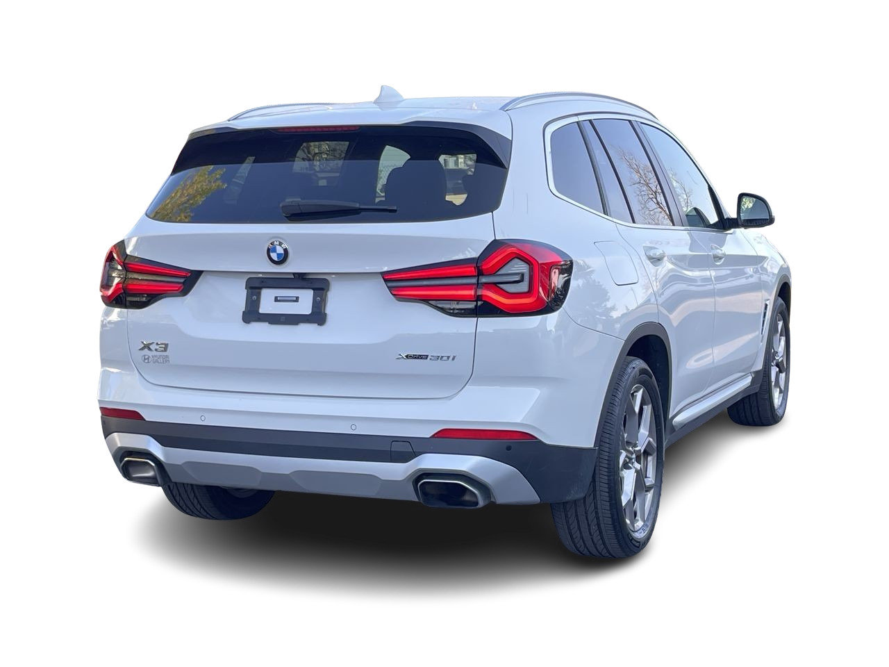 Used 2022  BMW XDrive30i - Premium Essential Package image 10