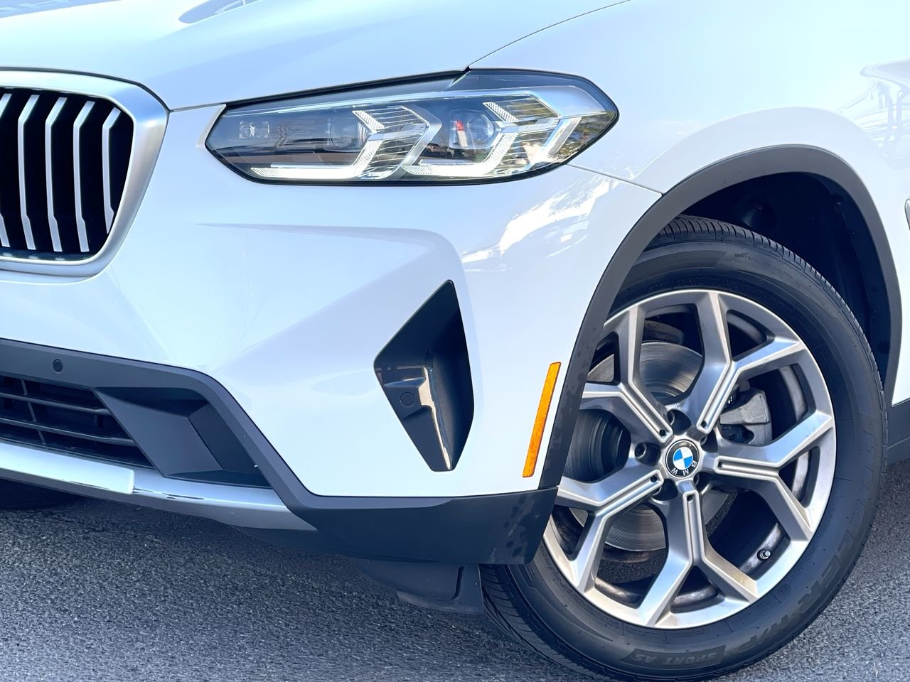 Used 2022  BMW XDrive30i - Premium Essential Package image 18