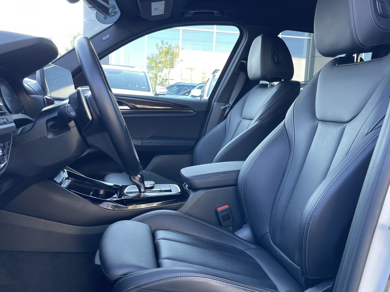 Used 2022  BMW XDrive30i - Premium Essential Package image 19