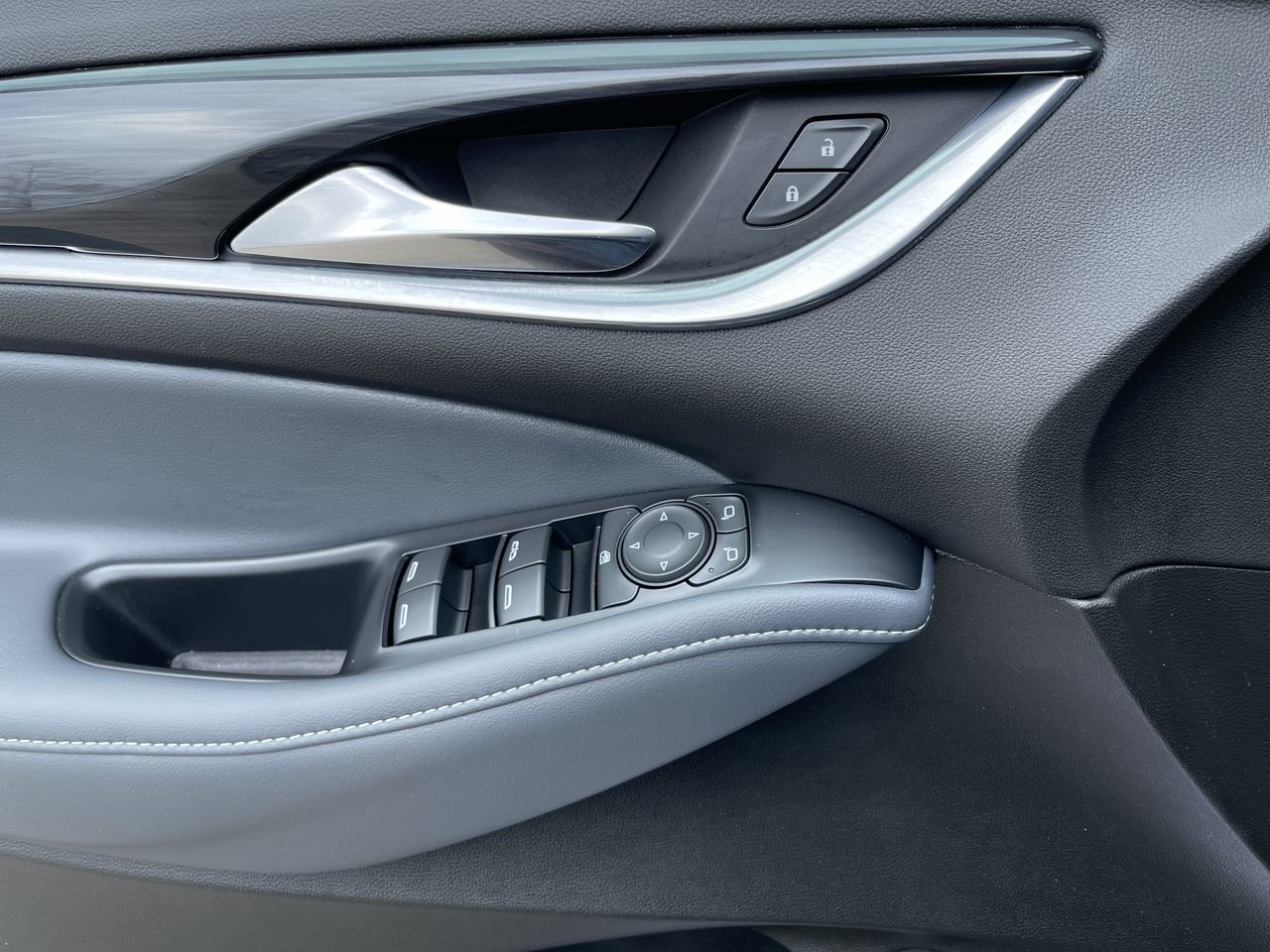 Used 2022  Buick AWD Essence, Leather image 21