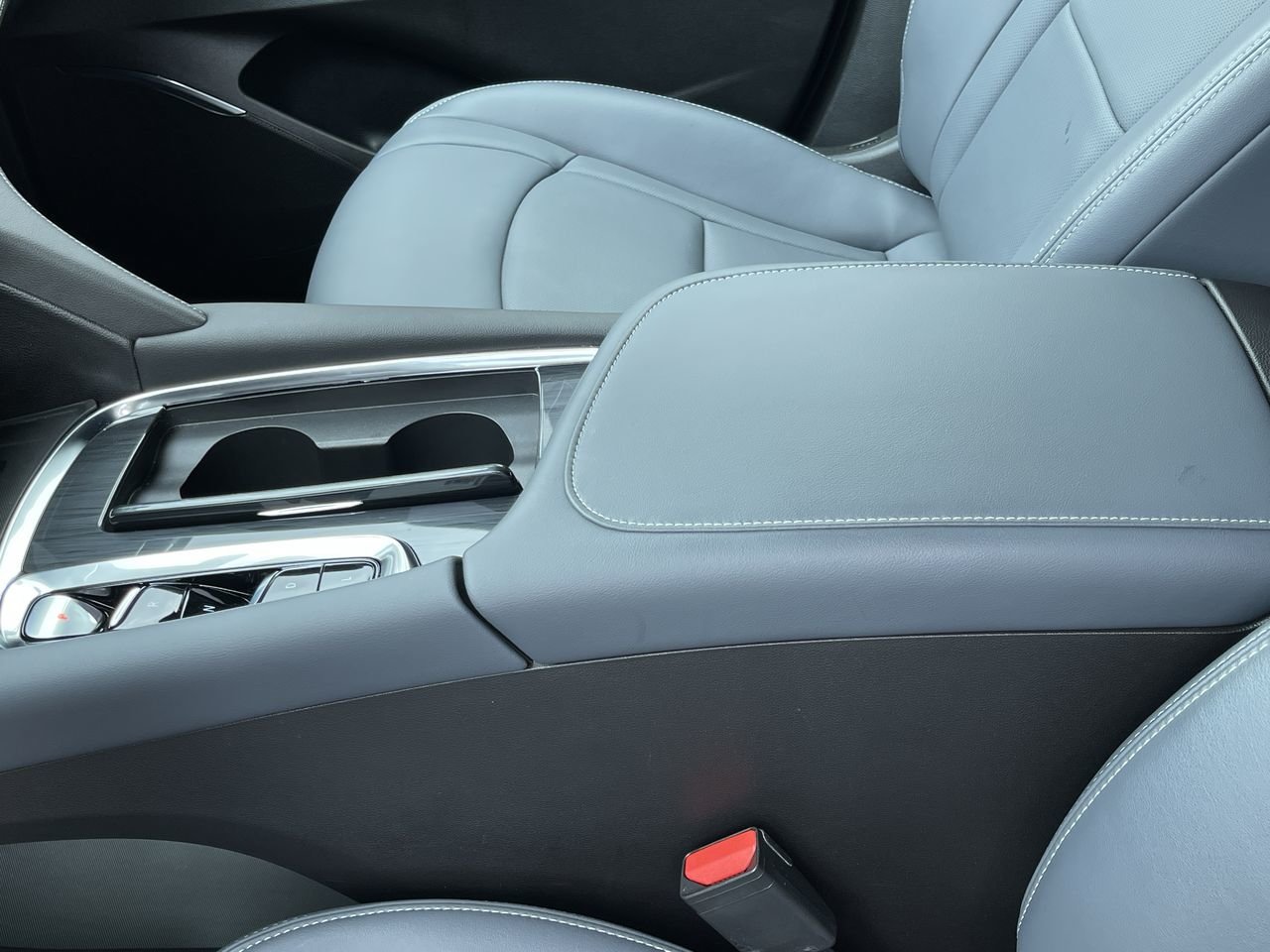 Used 2022  Buick AWD Essence, Leather image 28