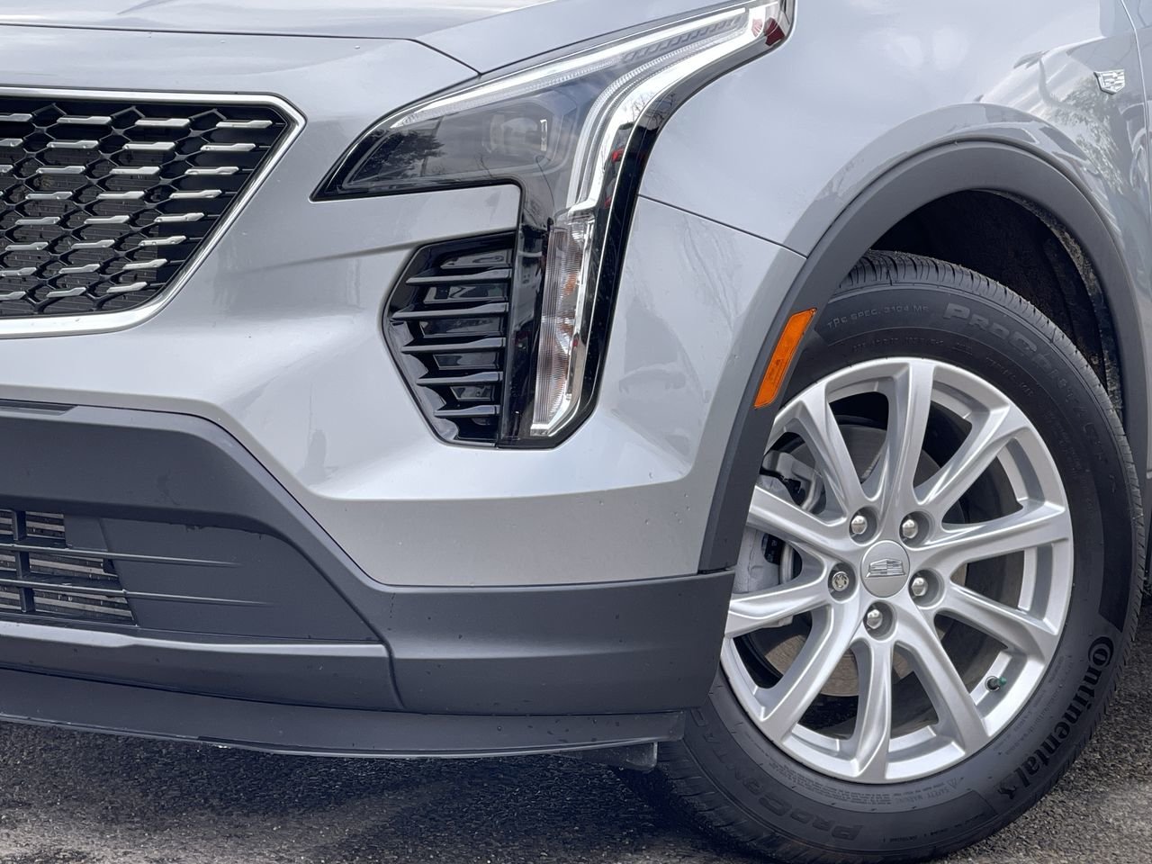 Used 2023 grey Cadillac Luxury - AWD image 18