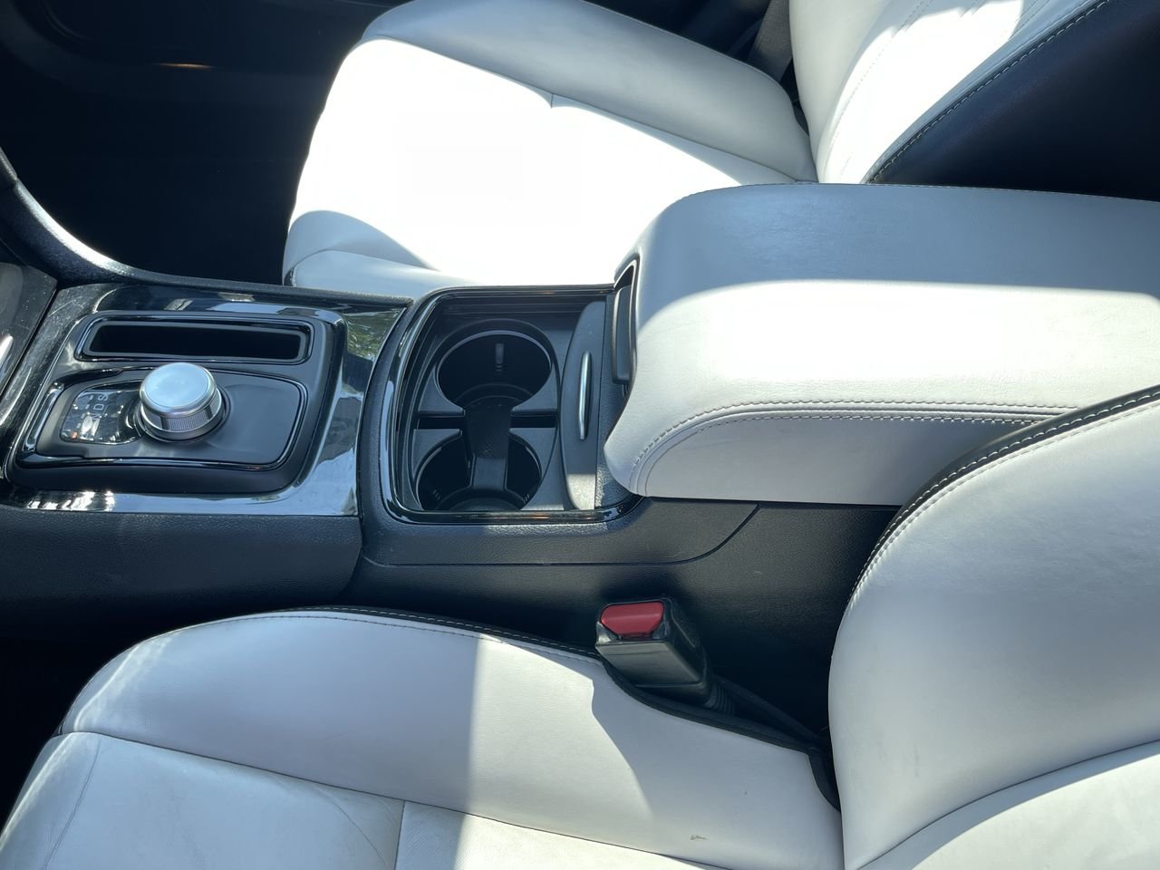 Used 2020  Chrysler S AWD, Beige Leather Seating image 29