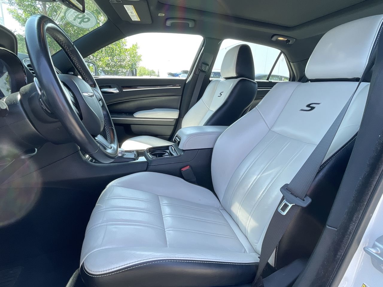 Used 2020  Chrysler S AWD, Beige Leather Seating image 19