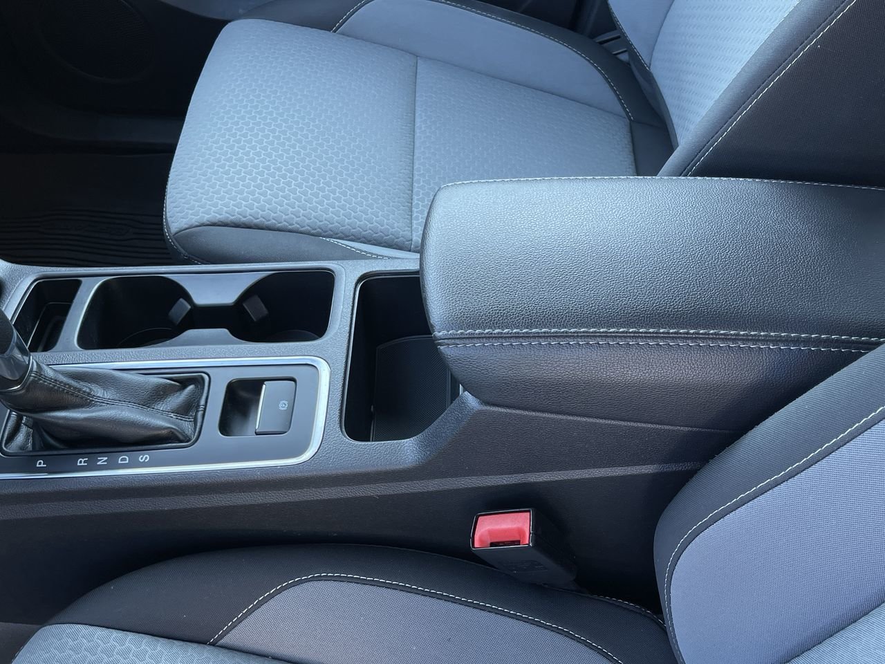 Used 2018 blue Ford SE - 4WD image 28