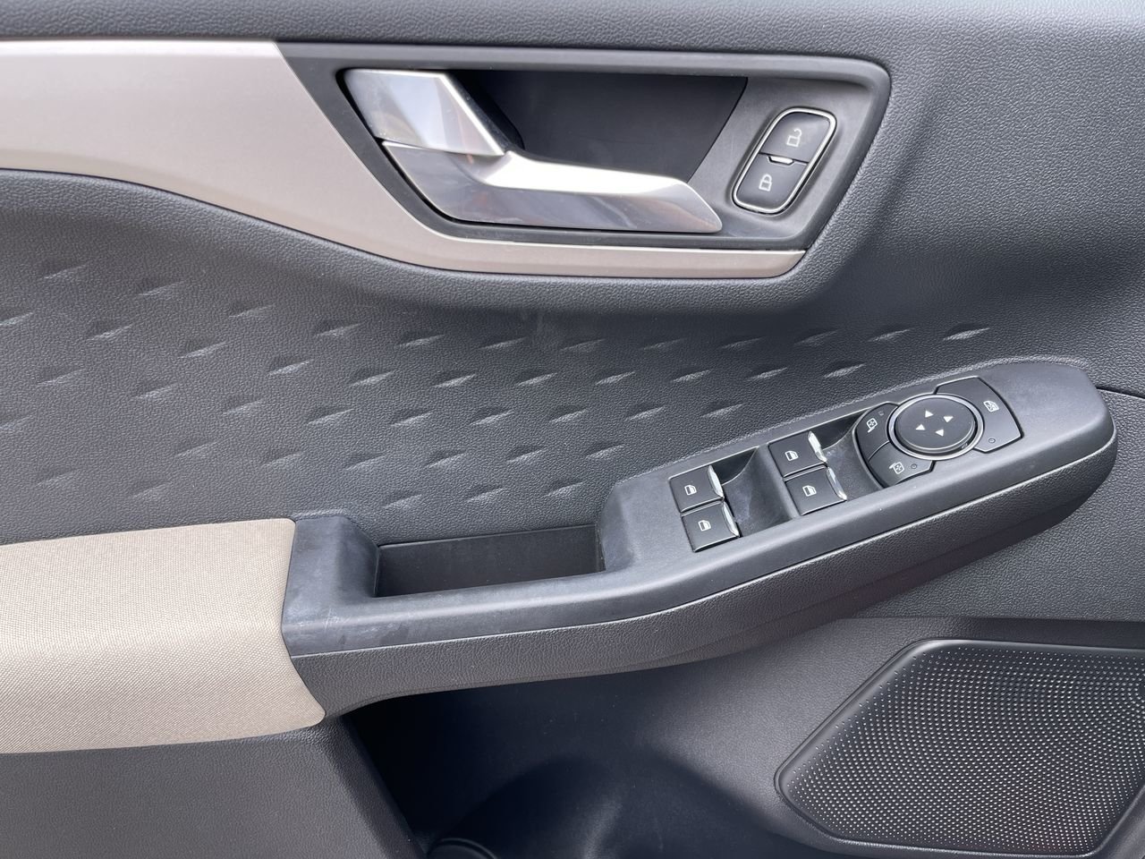 Used 2020  Ford SE - AWD, Heated Seats, Backup Camera image 21