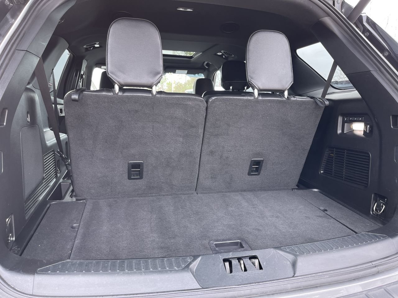 Used 2021  Ford ST, 7 Passenger Seating image 33