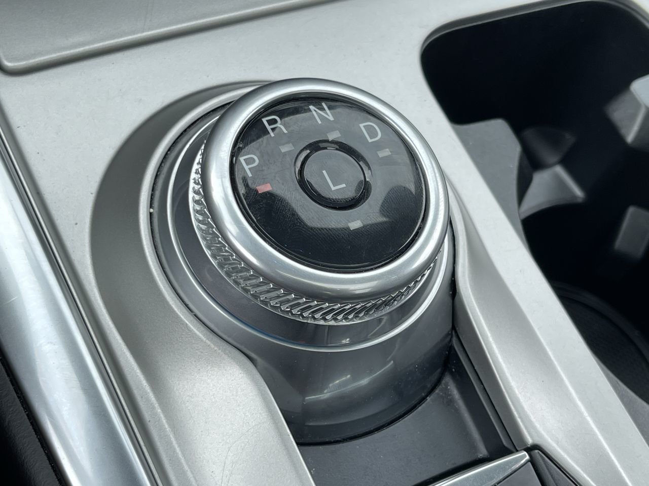 Used 2022  Ford Limited, 6 Passenger image 28