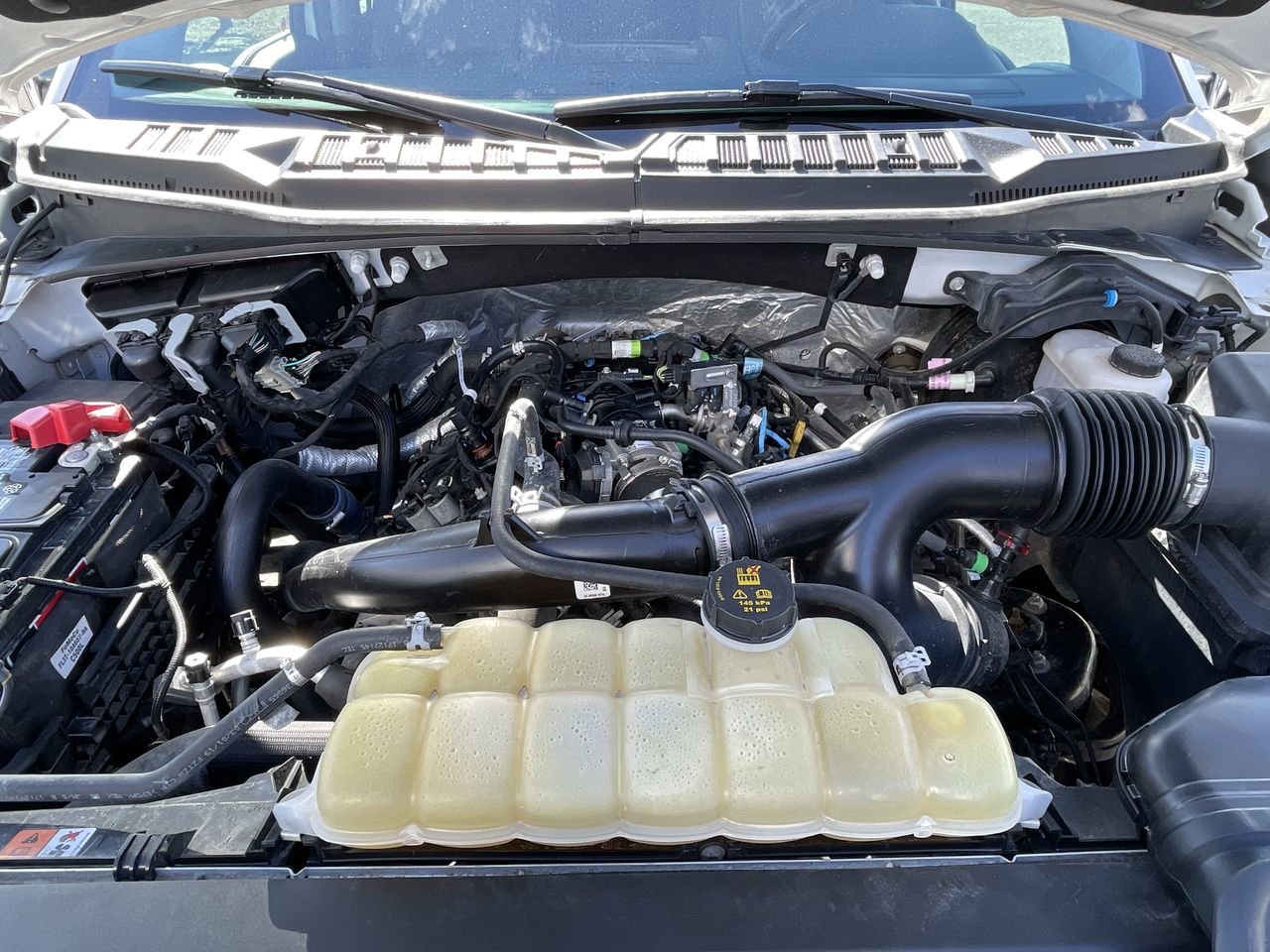 Used 2019 white Ford 4x4 - Supercrew Lariat image 34