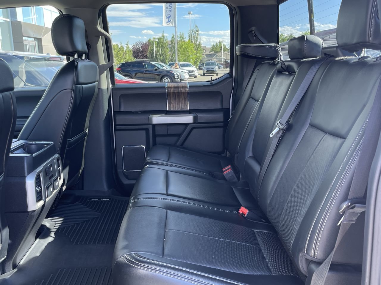 Used 2019 white Ford 4x4 - Supercrew Lariat image 31