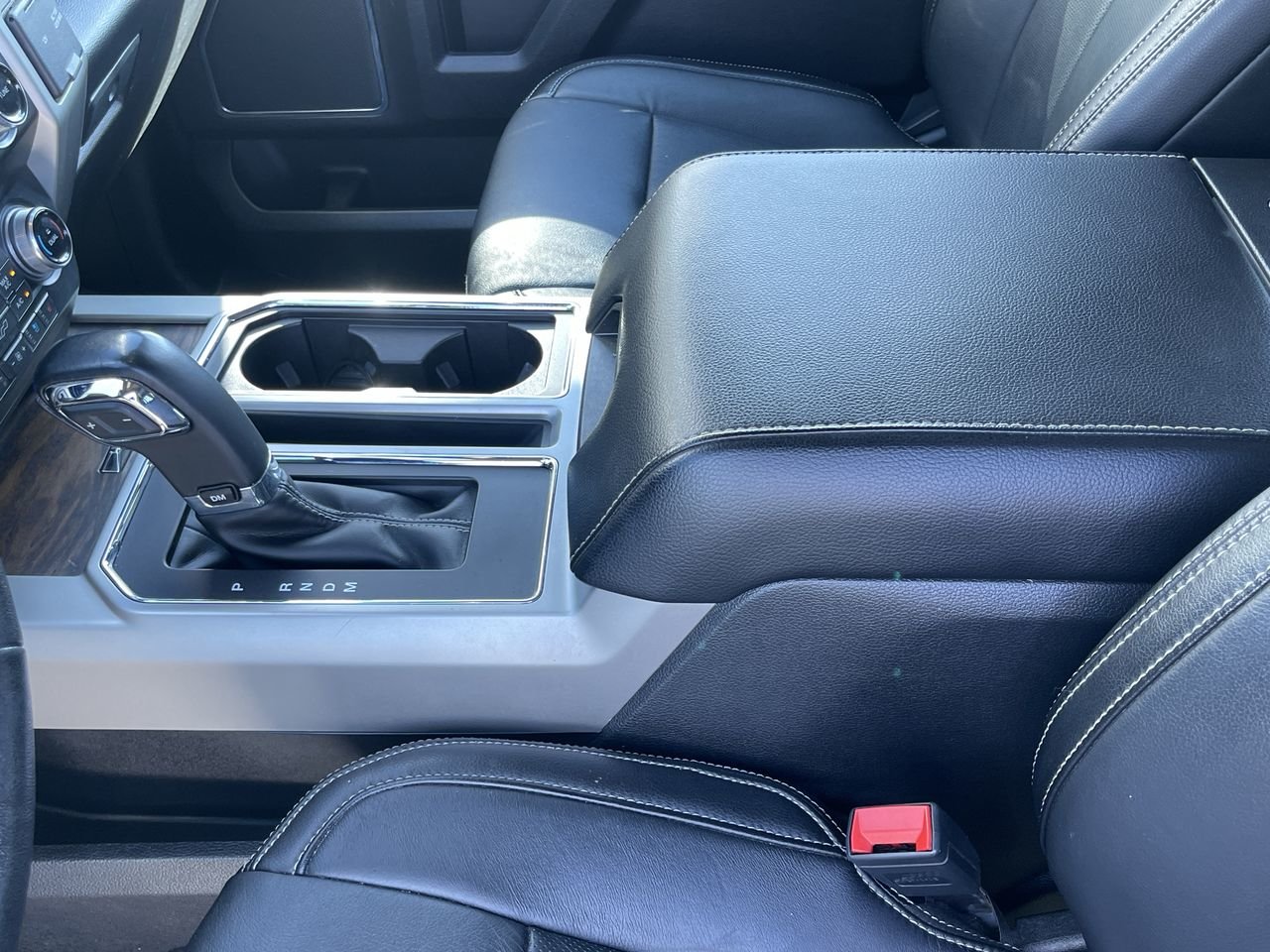 Used 2019 white Ford 4x4 - Supercrew Lariat image 29