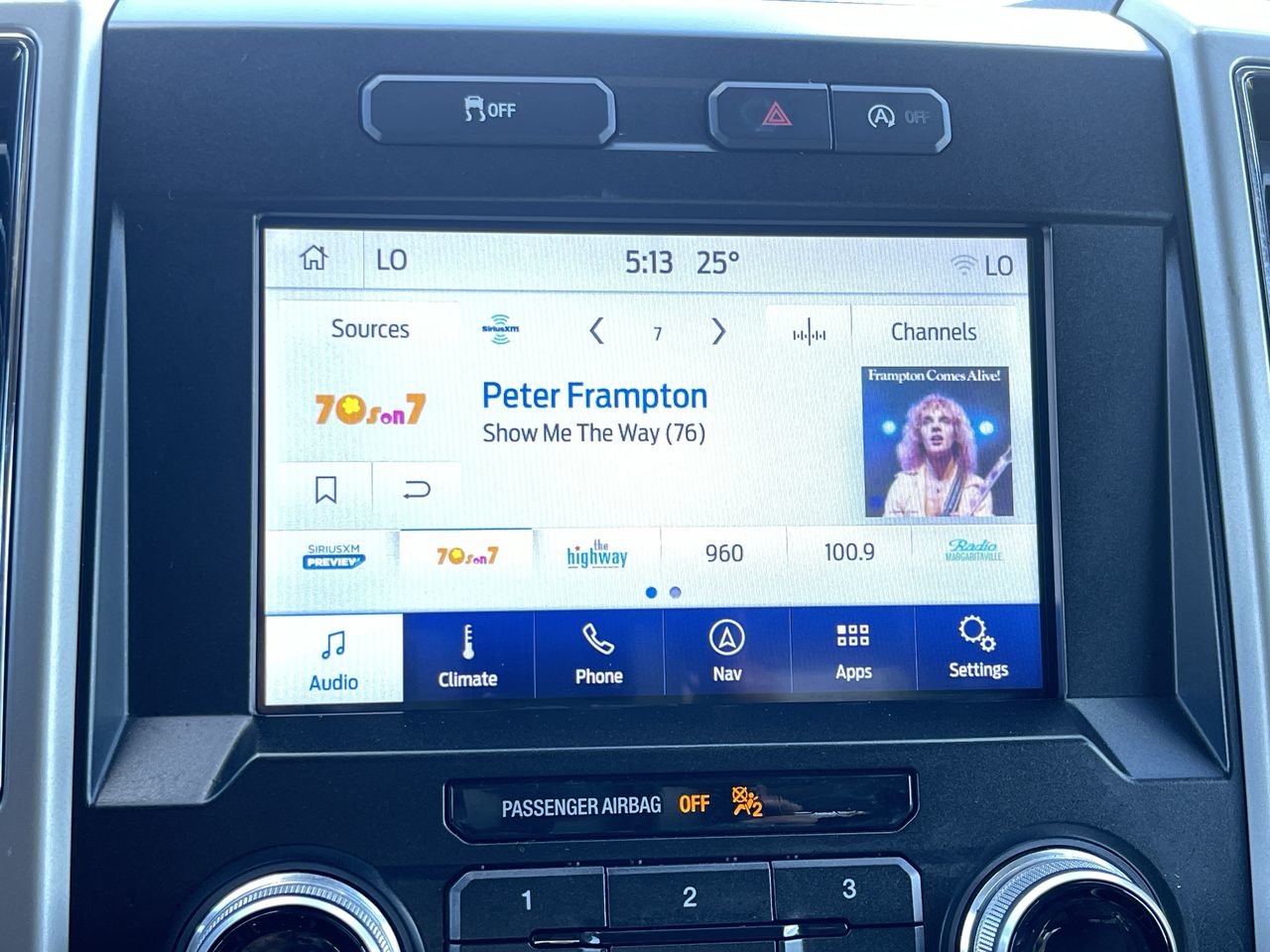 Used 2019 white Ford 4x4 - Supercrew Lariat image 24