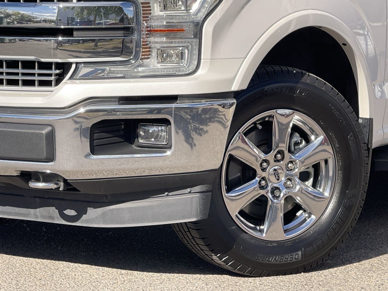 Used 2019 white Ford 4x4 - Supercrew Lariat image 18