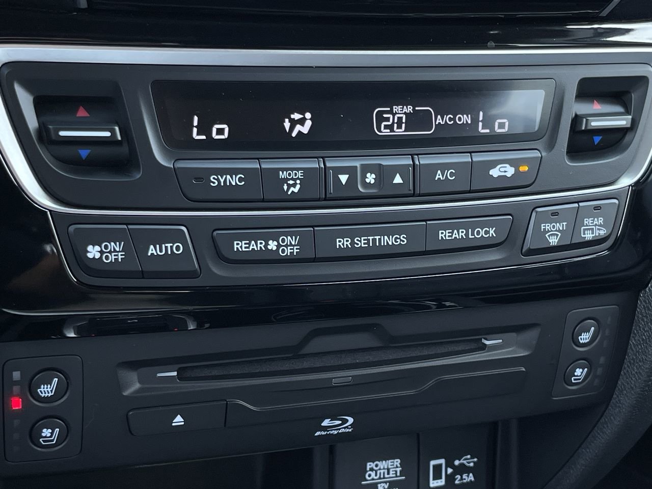 Used 2022  Honda Touring 8 Passenger, DVD Player image 27