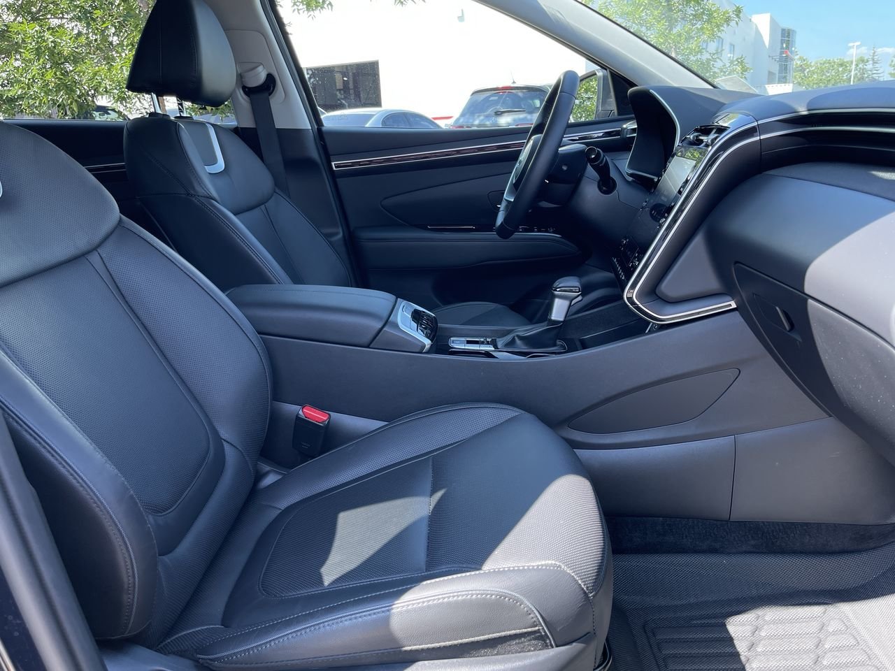 Used 2022  Hyundai AWD 2.5L Preferred w/ Trend Pkg image 32