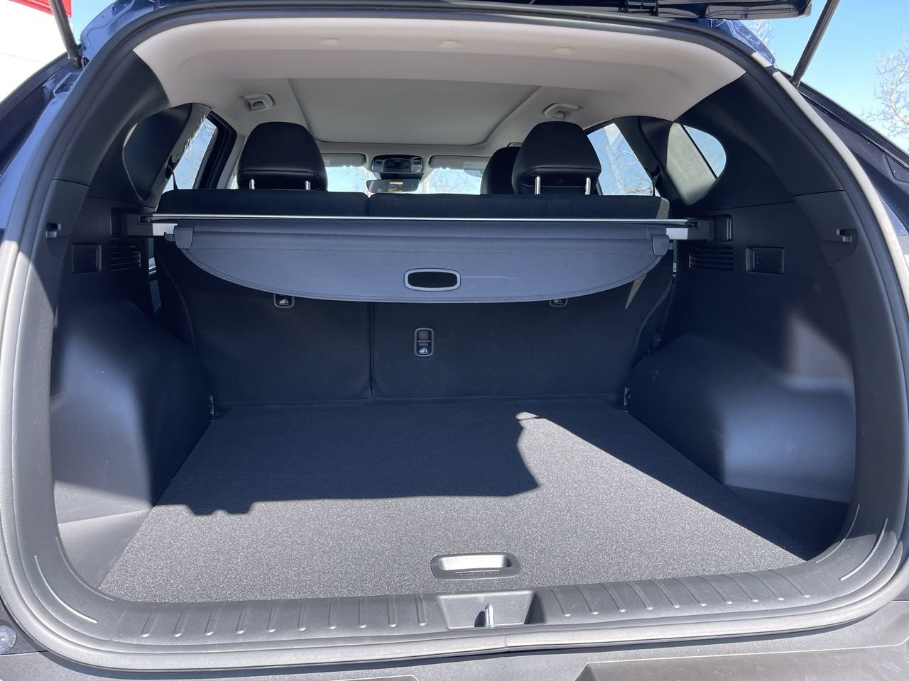 Used 2022  Hyundai AWD 2.5L Preferred w/ Trend Pkg image 31