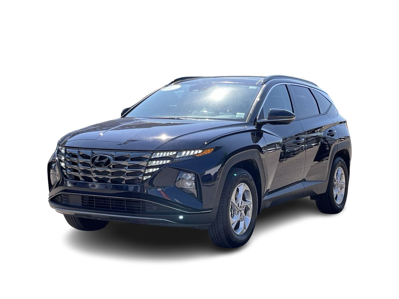 Used 2022  Hyundai AWD 2.5L Preferred w/ Trend Pkg image 2