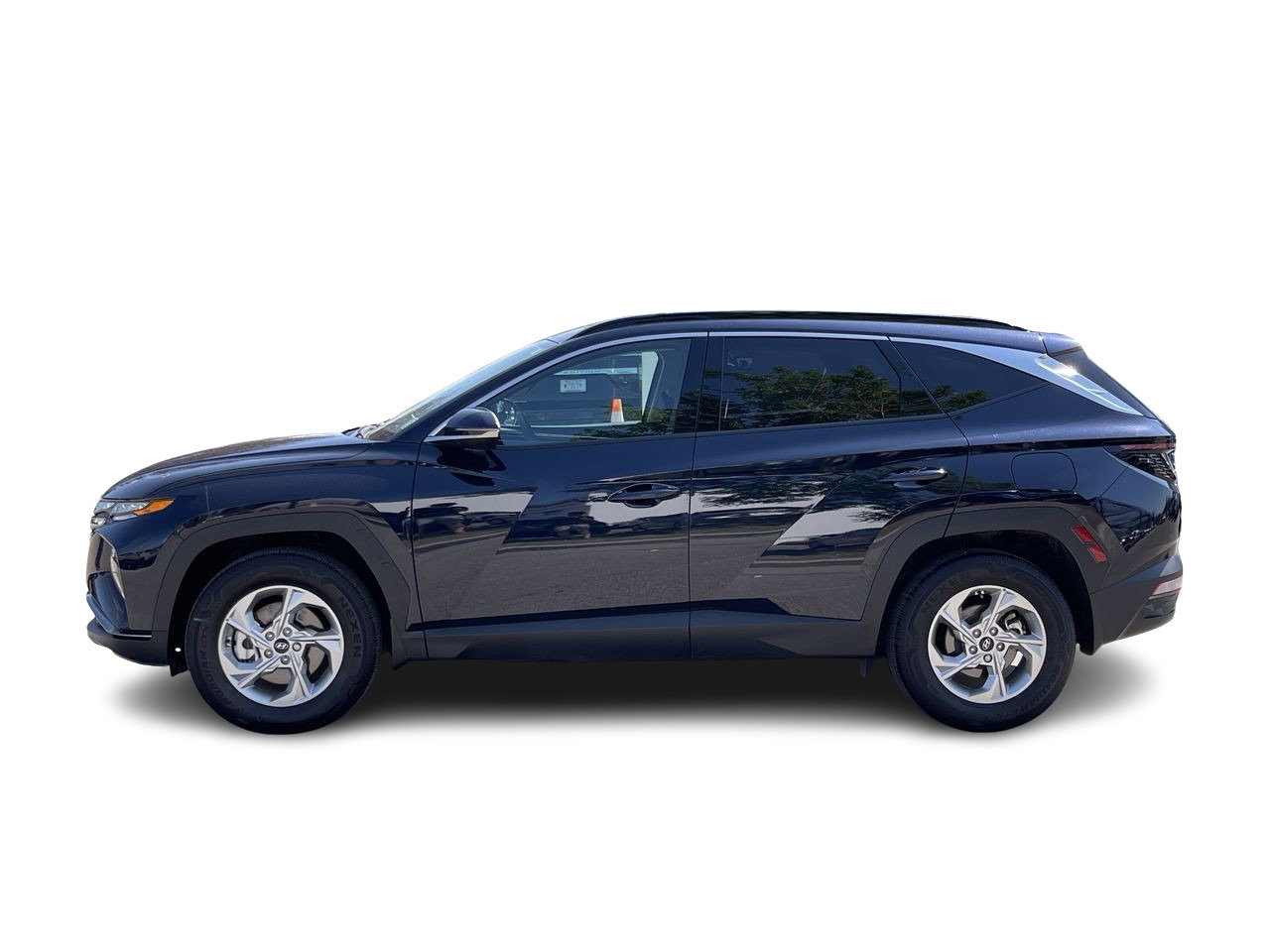 Used 2022  Hyundai AWD 2.5L Preferred w/ Trend Pkg image 5
