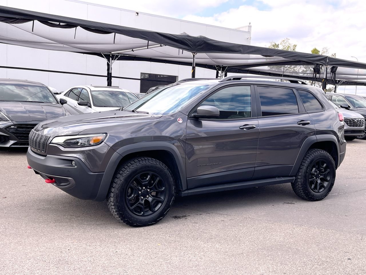 Used 2020  Jeep 4x4 Trailhawk W/ Panoramic Sunroof image 4