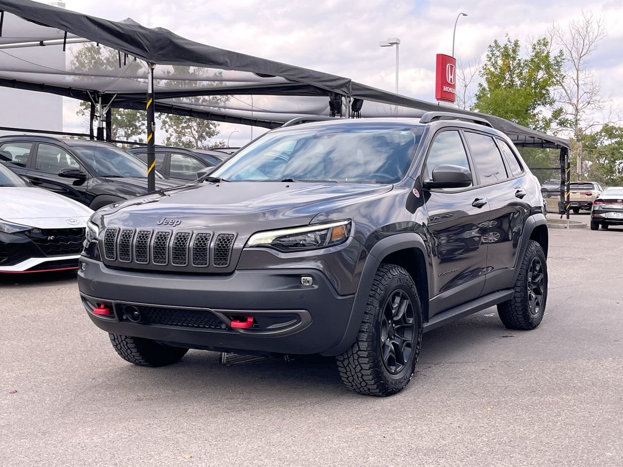 Used 2020  Jeep 4x4 Trailhawk W/ Panoramic Sunroof image 2