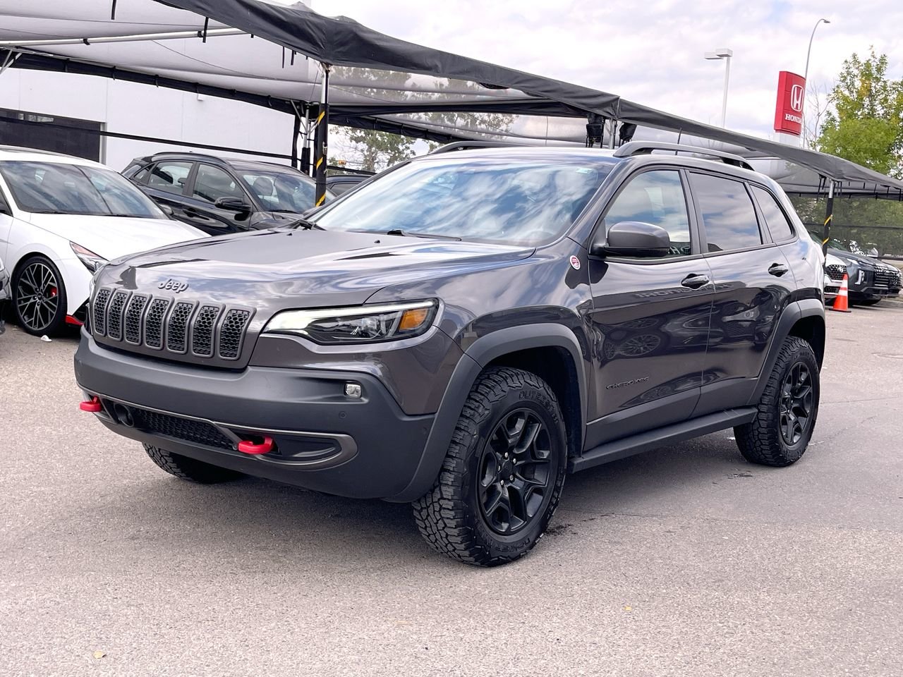 Used 2020  Jeep 4x4 Trailhawk W/ Panoramic Sunroof image 3