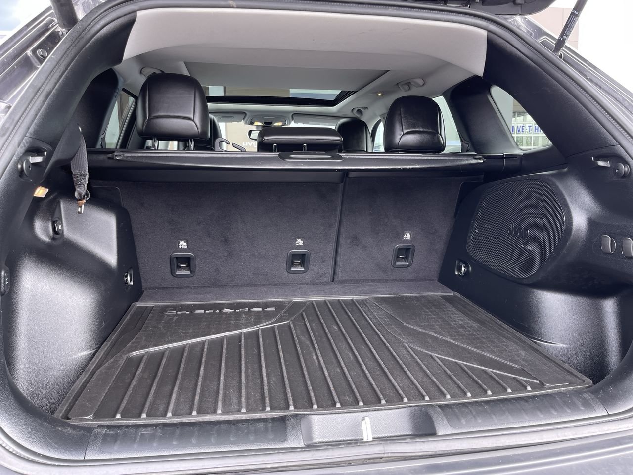 Used 2020  Jeep 4x4 Trailhawk W/ Panoramic Sunroof image 19