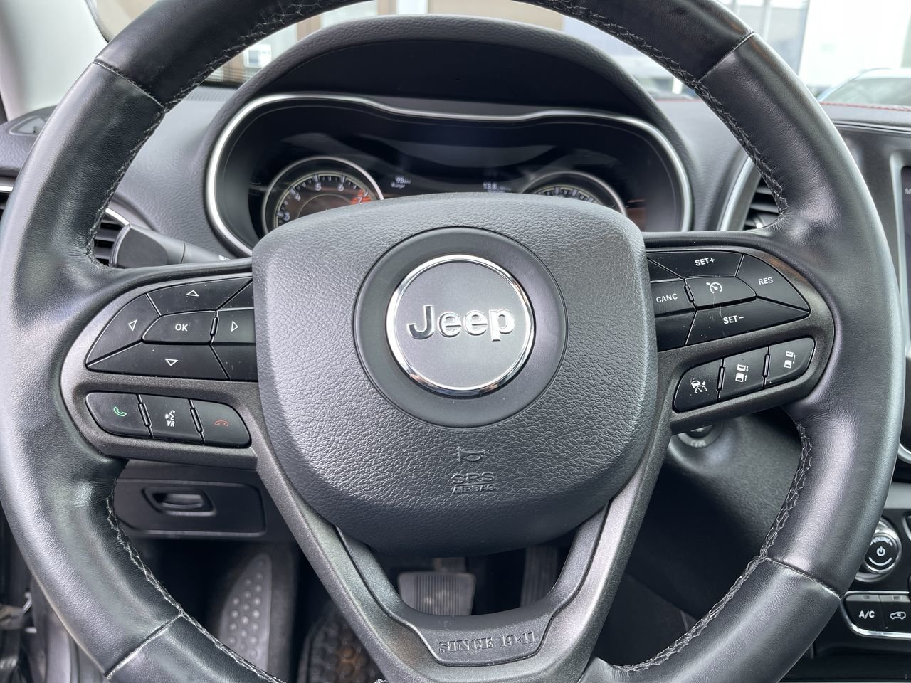 Used 2020  Jeep 4x4 Trailhawk W/ Panoramic Sunroof image 9