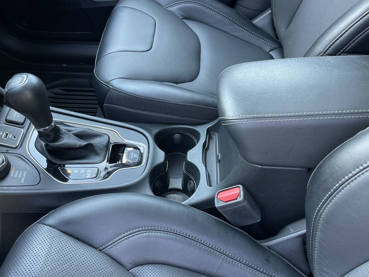 Used 2022  Jeep 4x4 Altitude image 29