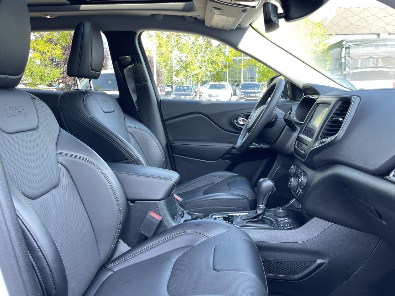 Used 2022  Jeep 4x4 Altitude image 33