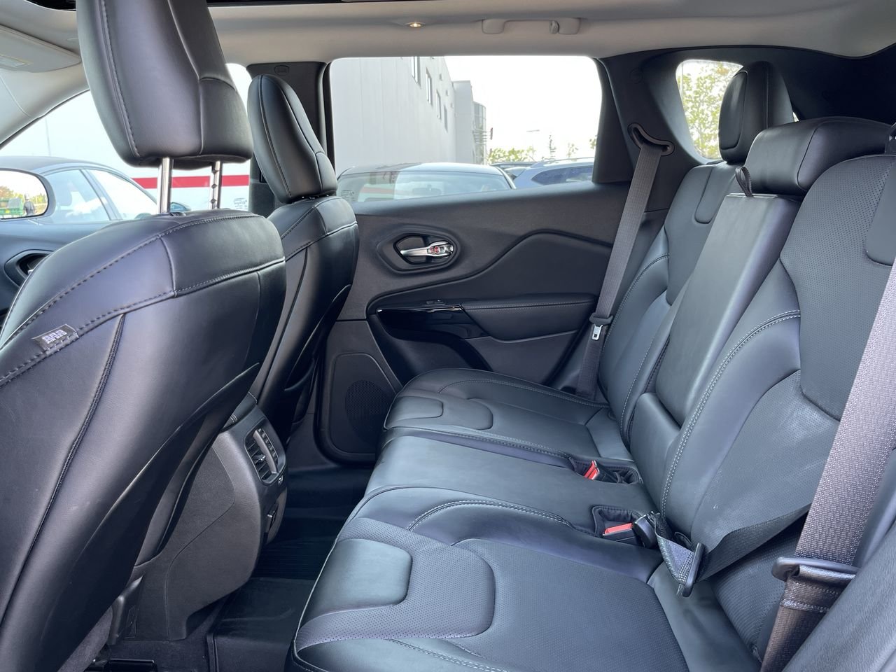 Used 2022  Jeep 4x4 Altitude image 31