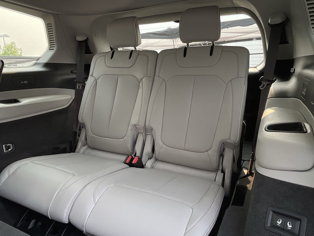 Used 2021 Bright White / Black Jeep L 4x4 V6 Overland, 7 Passenger, Leather image 32