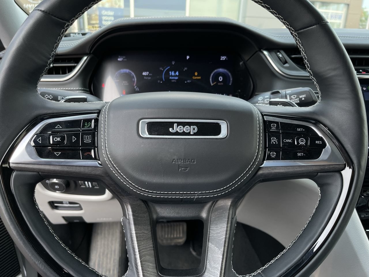 Used 2021 Bright White / Black Jeep L 4x4 V6 Overland, 7 Passenger, Leather image 34