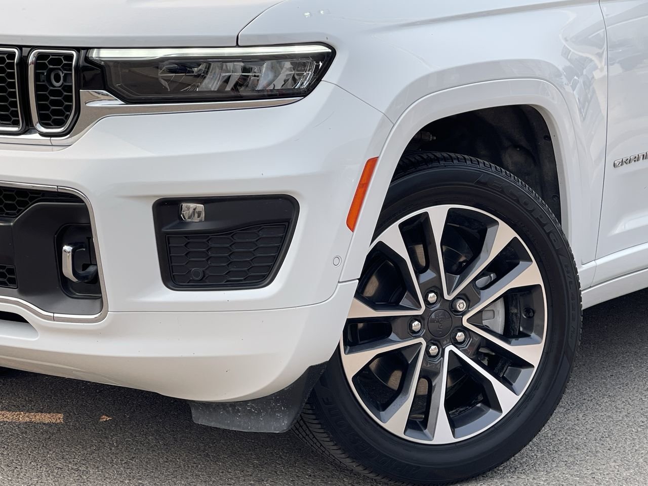 Used 2021 Bright White / Black Jeep L 4x4 V6 Overland, 7 Passenger, Leather image 18