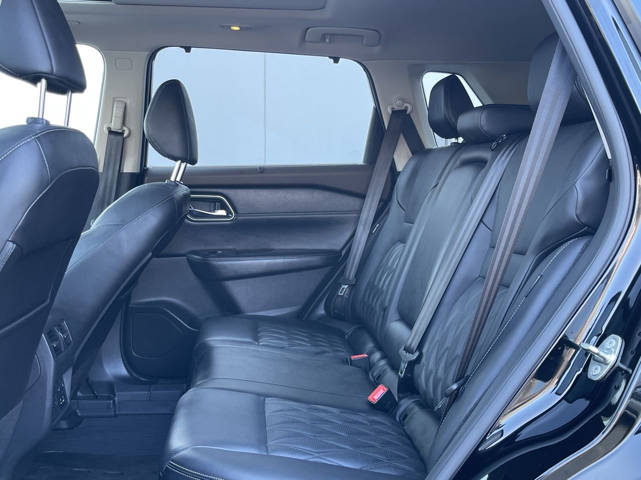 Used 2022  Nissan Platinum CVT image 31