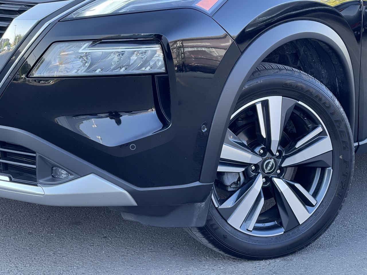 Used 2022  Nissan Platinum CVT image 18