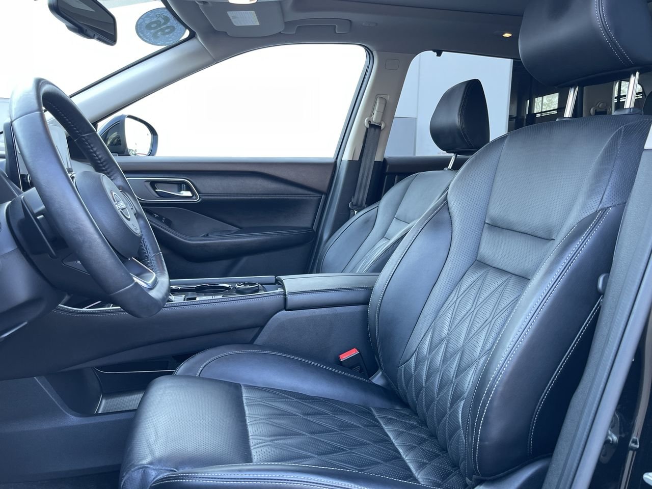 Used 2022  Nissan Platinum CVT image 19