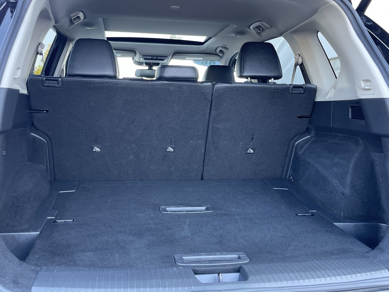 Used 2022  Nissan Platinum CVT image 32