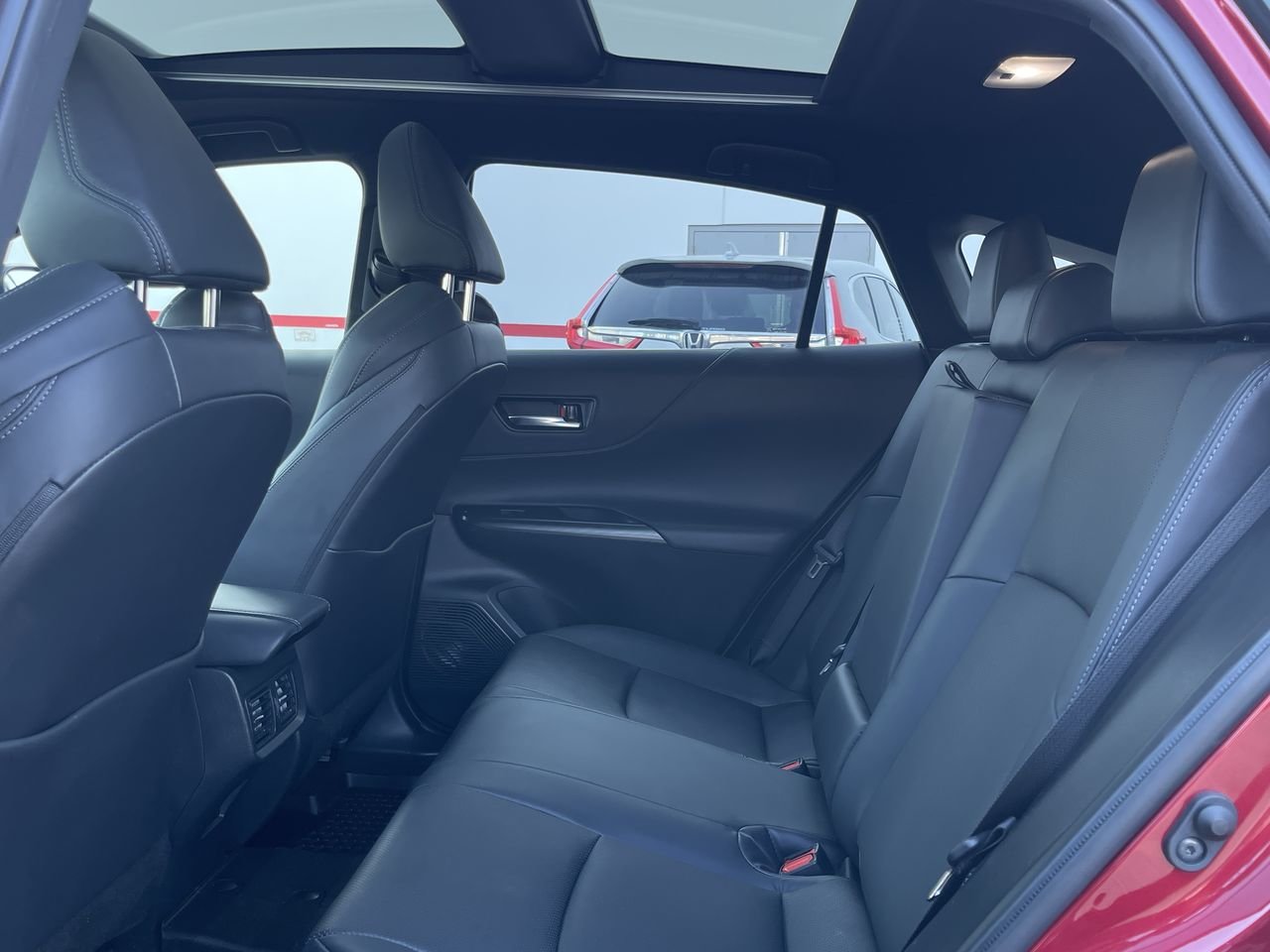 Used 2021  Toyota Venza Limited image 31