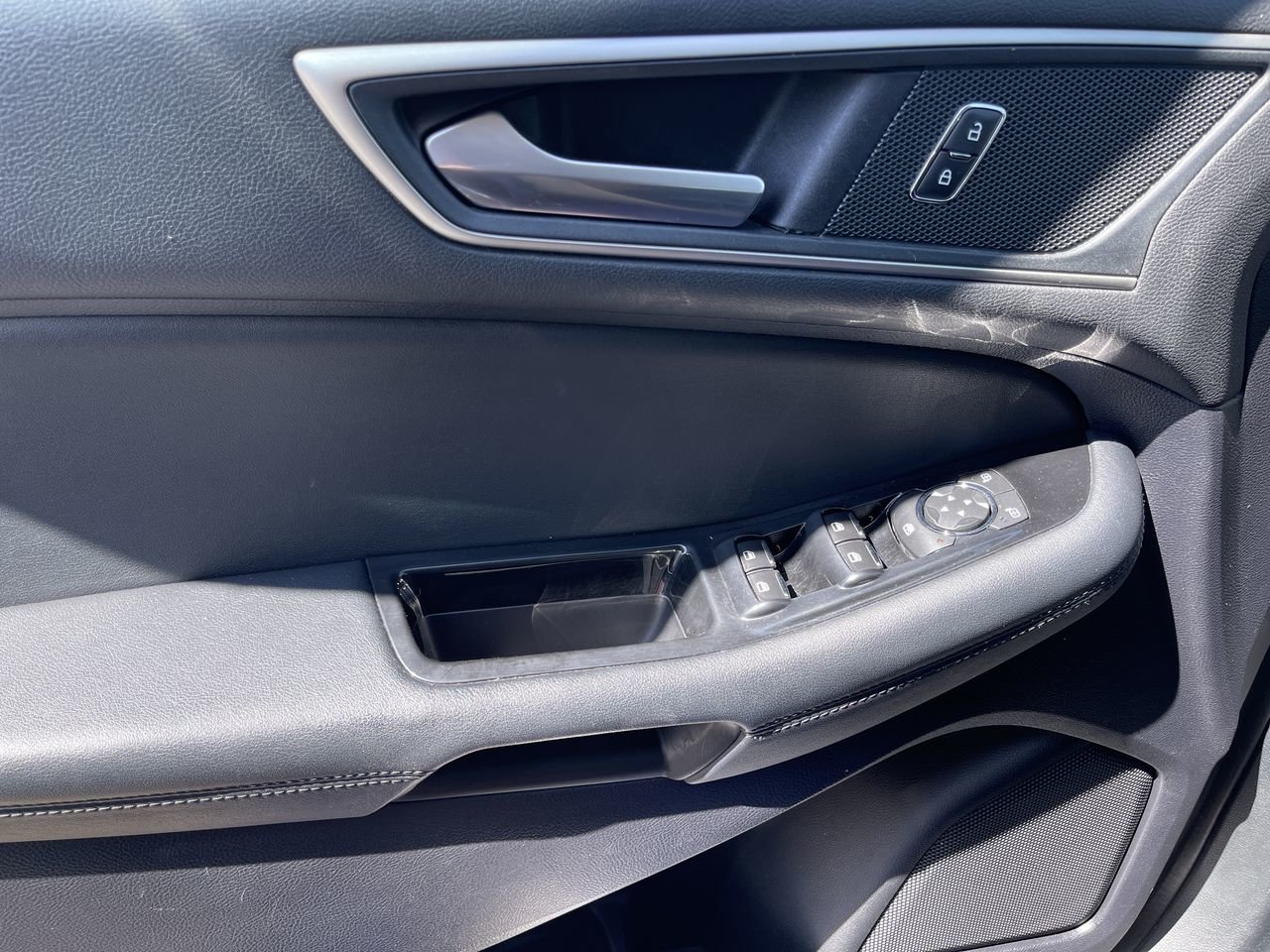 Used 2019  Ford SEL - AWD image 21
