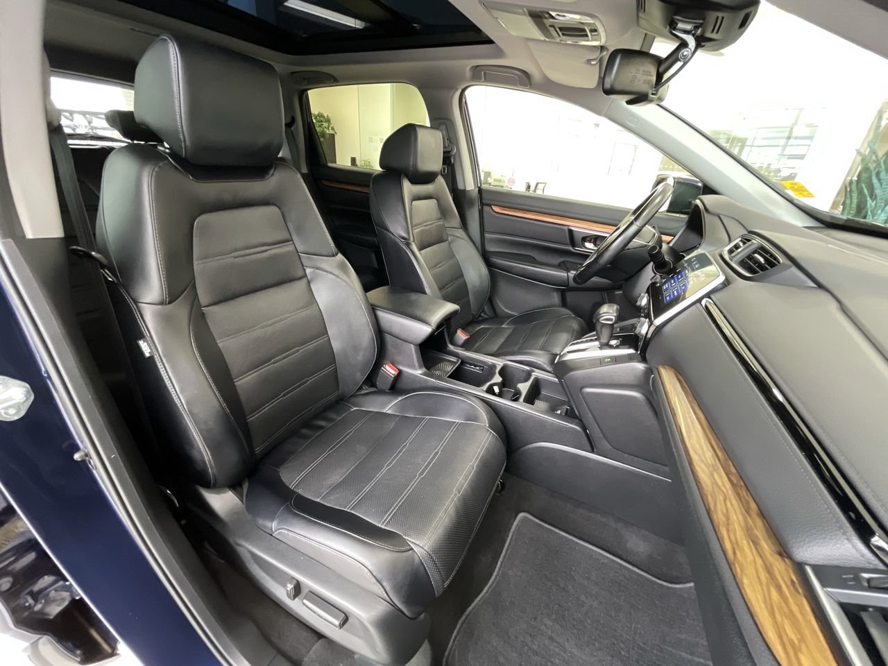 Used 2018 Blue Honda Touring AWD image 33