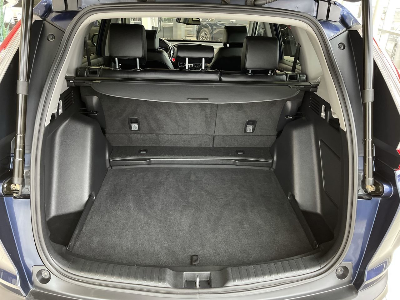 Used 2018 Blue Honda Touring AWD image 32