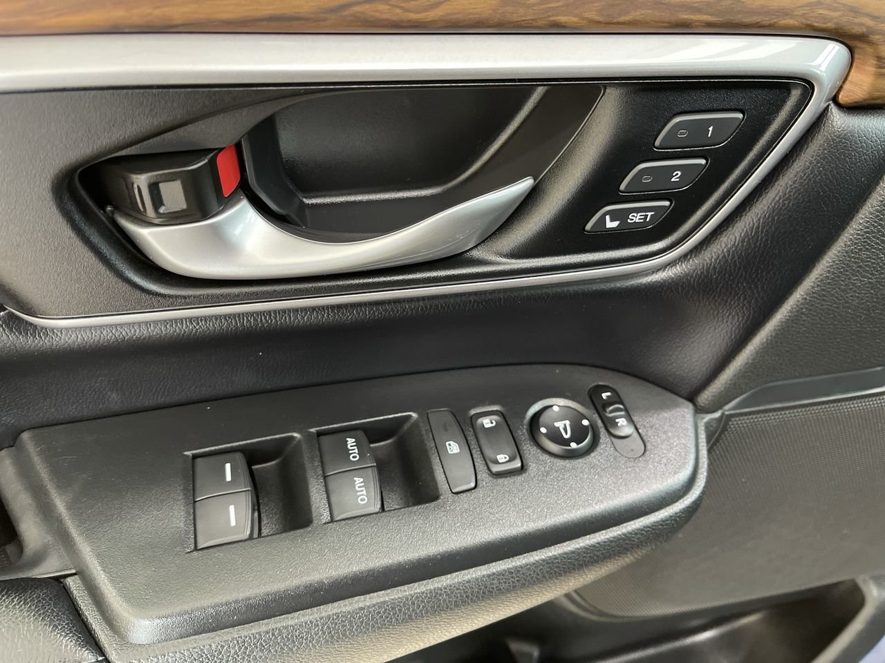 Used 2018 Blue Honda Touring AWD image 21